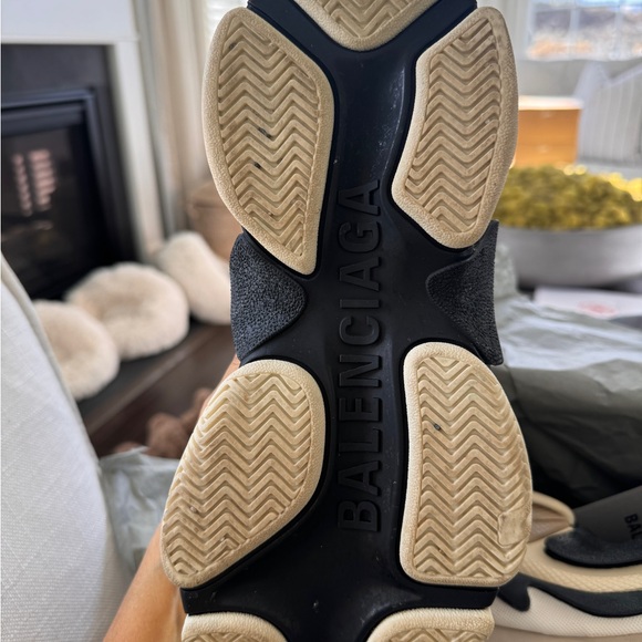 BALENCIAGA TRIPLE SNEAKER
DOU.FOA.MESH/HONEY COMB MESH/ME BEIGE BLACKK 38. - Picture 6 of 7